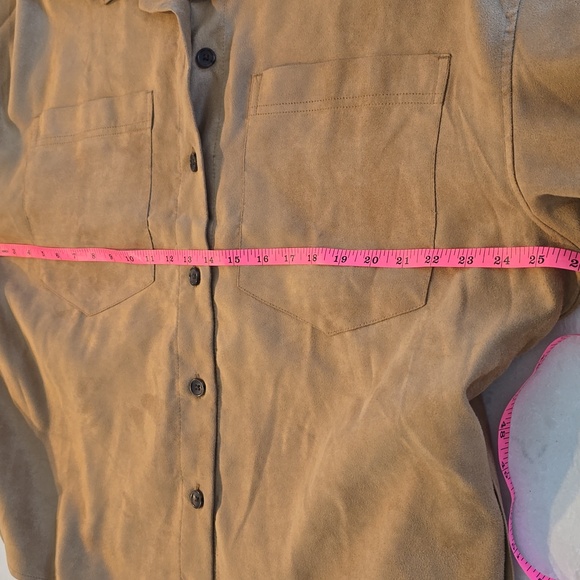 Banana Republic Women’s XL Tan Suede Button-Down Shirt Jacket w/ Belt – Excellen - Picture 6 of 7